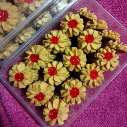 

Premium Kue Semprit Stawbery