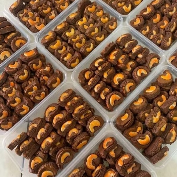 

Premium Kue Coklat Kacang Mente