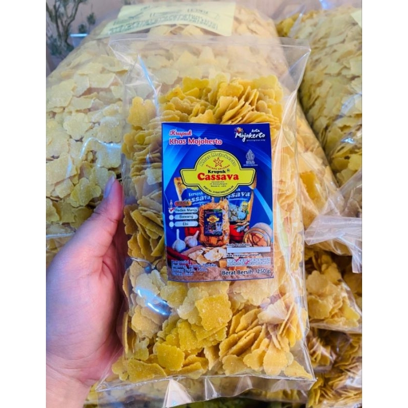 

KERUPUK CASSAVA MENTAH KHAS MOJOKERTO 250 gr