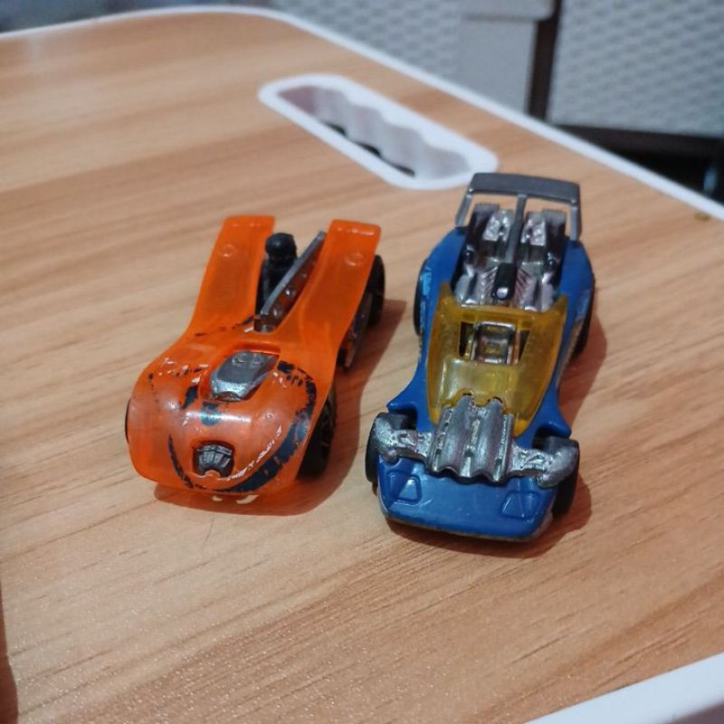 Hot Wheels Track Battle Spec dan Flathead Fury