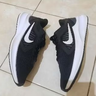 Preloved : Sepatu Sneakers Wanita - NIKE Downshifter 10 Hitam size US 7.5 / Size EU 38.5/ insole 24 