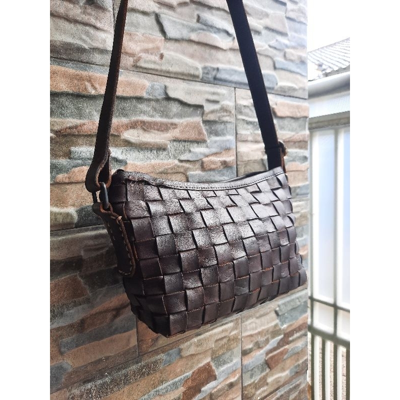 Slingbag Kulit Cokelat Unik NoBrand - TAS PRELOVED