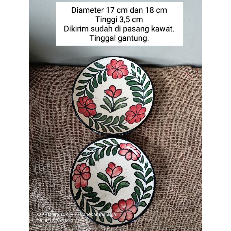 2 buah piring keramik lukis untuk hiasan dinding