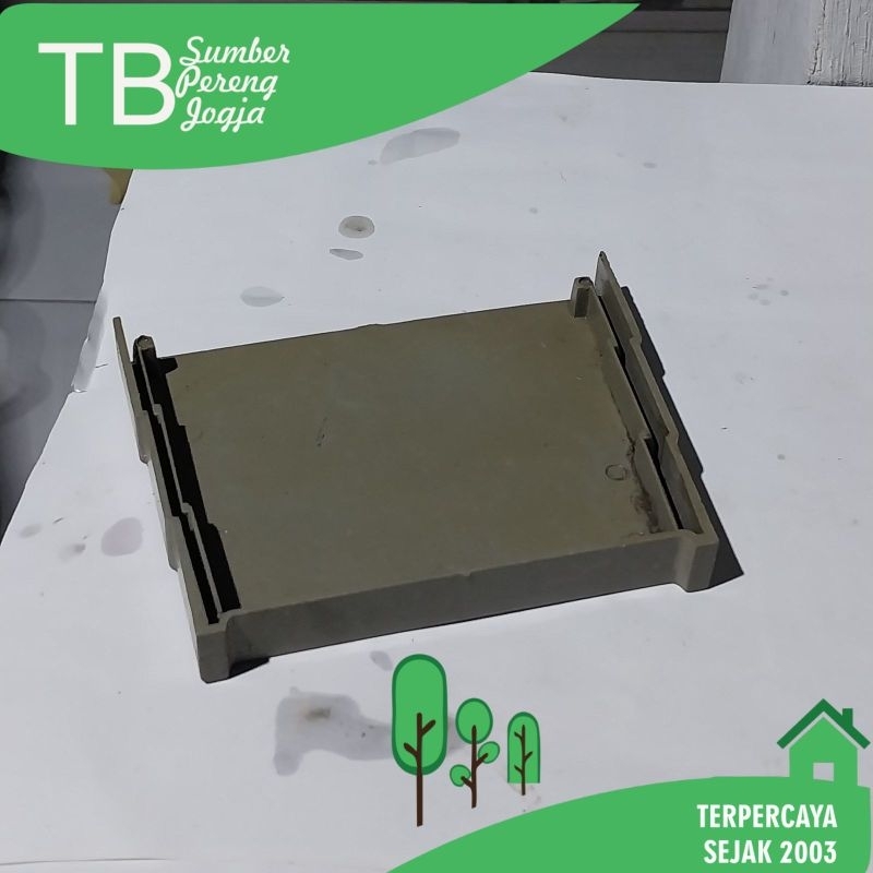 Tutup Talang Air Kotak PVC