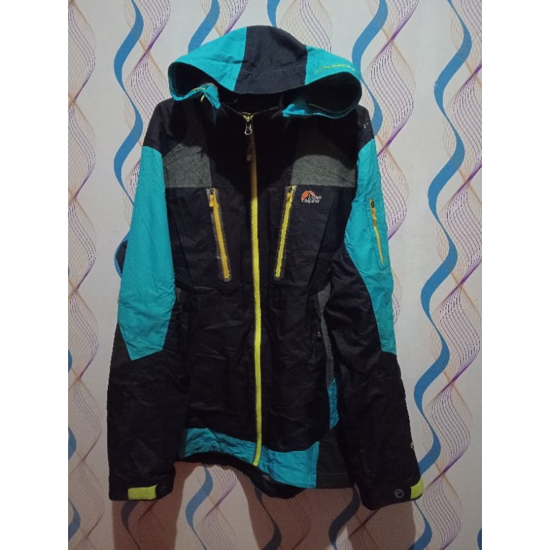 gorpcore lowe alpine