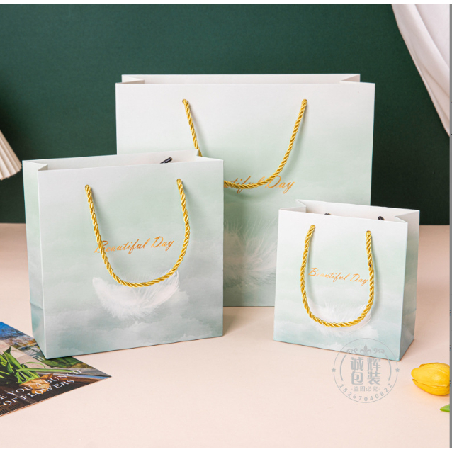 

Premium Paper Bag Tebal Tas karton Hijau putih yang cantik, tas hadiah, tas tangan versi lengkap, tas pakaian, tas kemasan kosmetik, tas kado hampers goodie bag