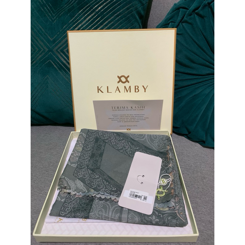 New Mantingan Scarf-Wearing Klamby