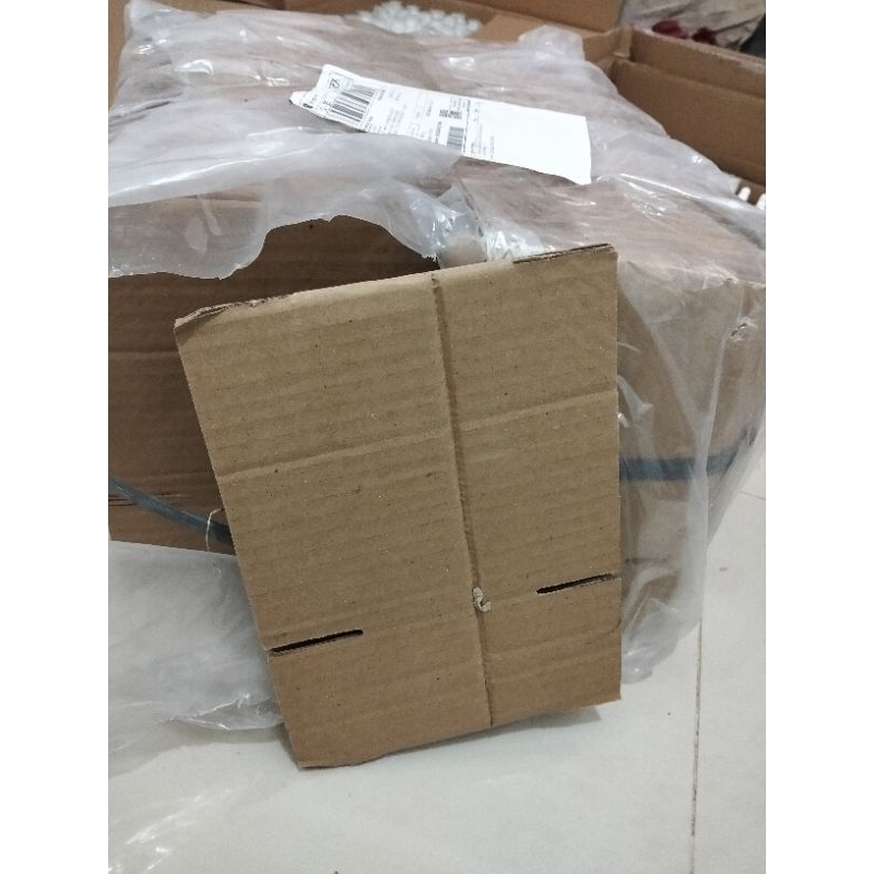 

kardus packing UK 8x8x20