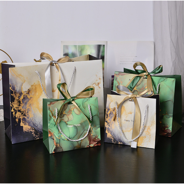 

PAPERBAG MARBLE PREMIUM TEBAL ELEGAN IMPOR PAPER BAG GOODIE BAG MOTIF MARMER DENGAN PITA GOLD PAPERBAG UNICORN SANGJIT TAS KADO HADIAH