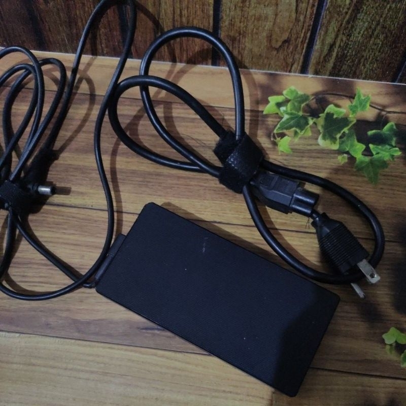 Adaptor charger laptop asus tipe A18-150P1A (rusak)