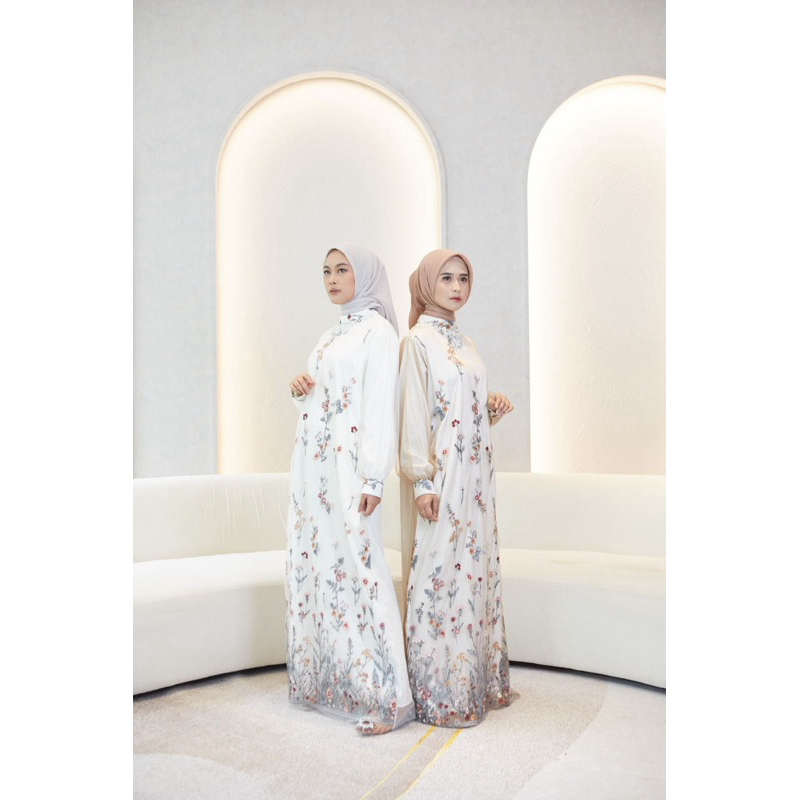 (SIGNATURE COLLECTION) Briona Dress