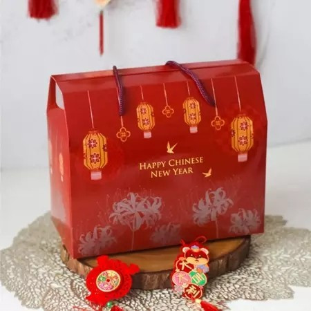 

gable box imlek motif golden spider lily dus parcel sincia cny ukuran 24x12x14cm