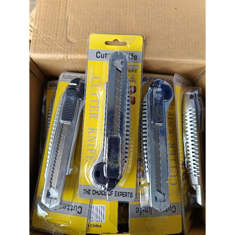 

Pisau Cutter 18 mm Besar + Refill 5 Blade Silver - UK 118
