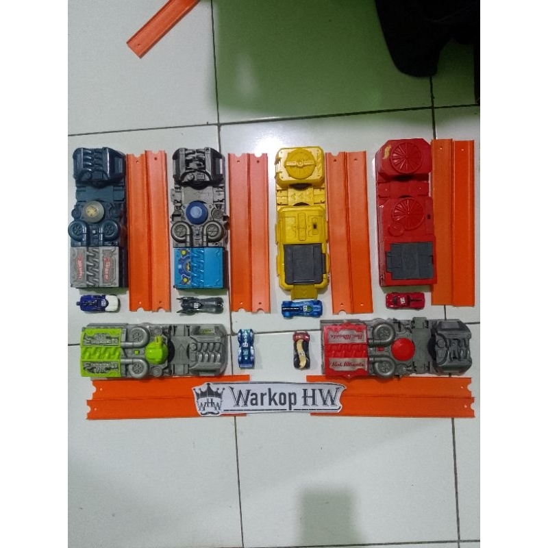 Hot Wheels Booster HW track builder - hotwheels booster hot wheel motorized Preloved