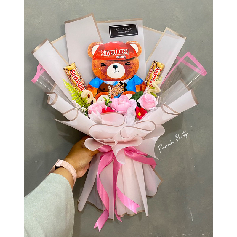 

Promo 7.7 Buket Coklat Silverqueen / Buket Valentine / Coklat Boneka chunky