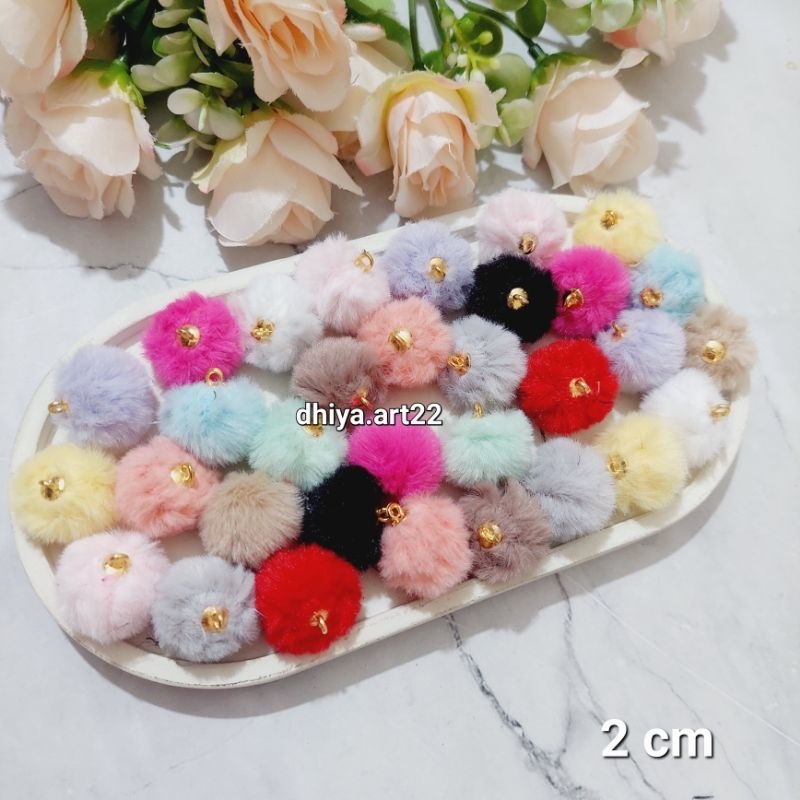 Pompom bandul bulu landak / liontin pompom bulu