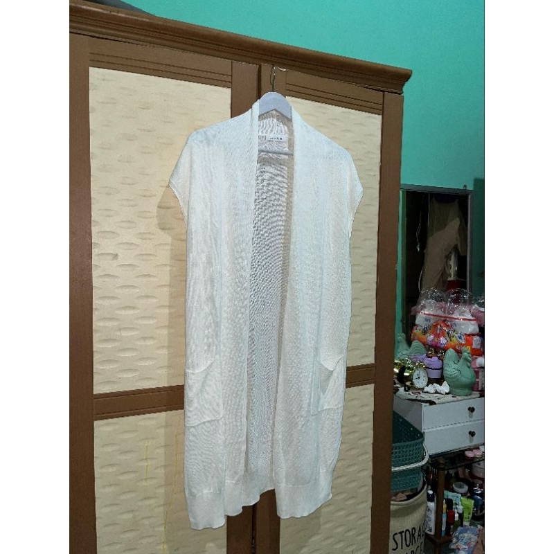 cardigan panjang putih