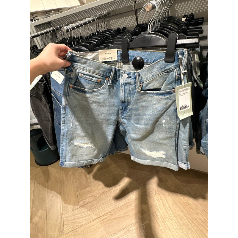 Celana Jeans Pendek Robek Cowok H&M