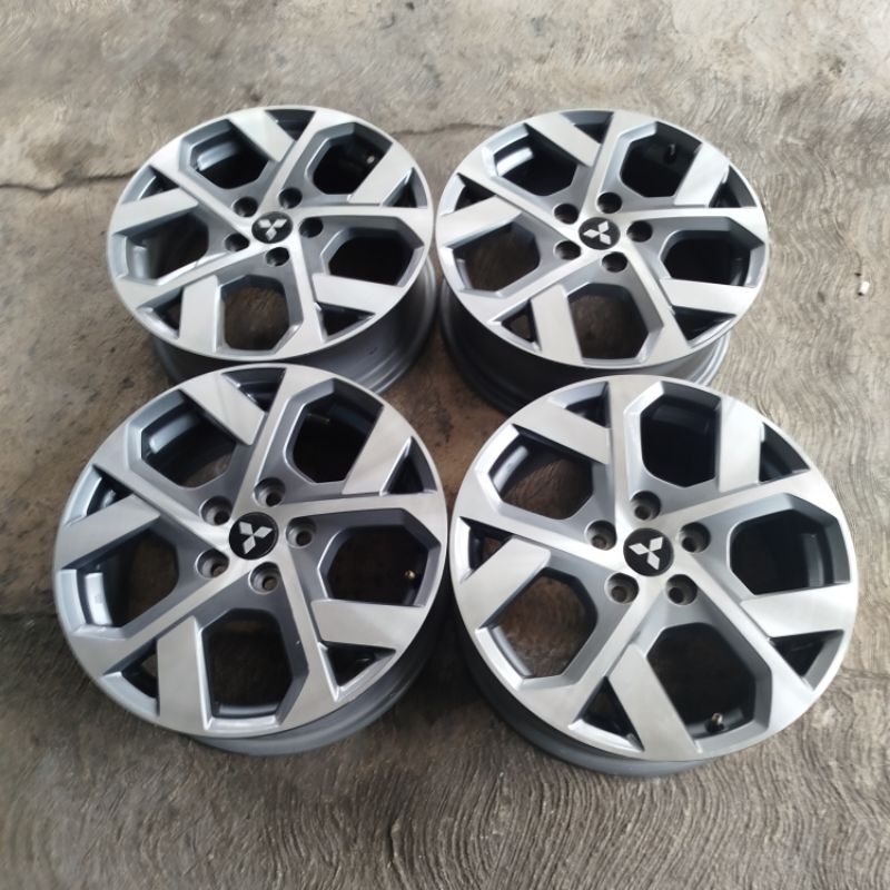 velg xpander cross new R17 H5x114 original.