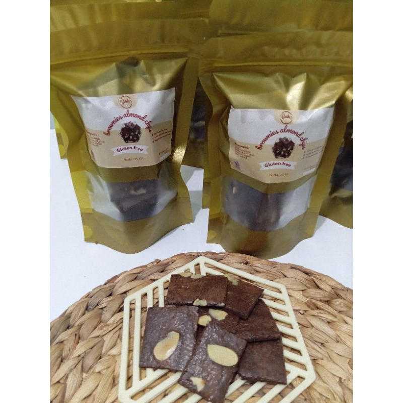 

brownies almond chips crsipy GLUTEN FREE super nyoklat