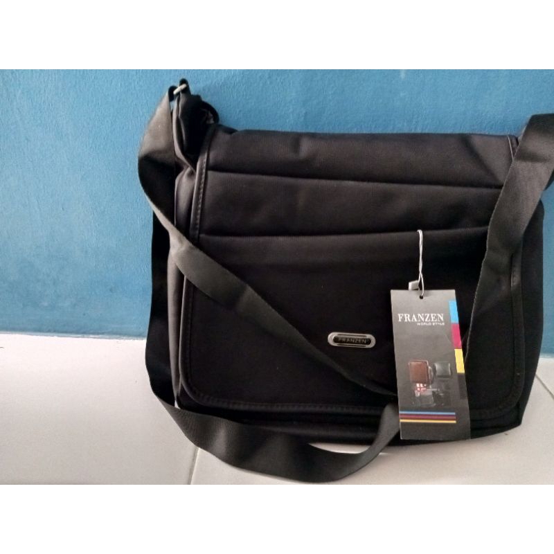 Franzen Tas Selempang Hitam