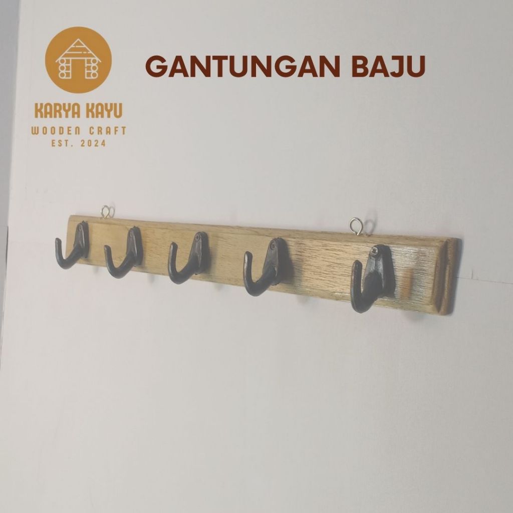GANTUNGAN BAJU KAYU JATI