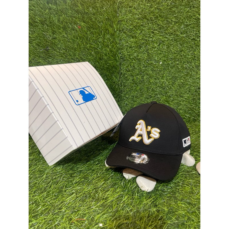 Logo As Putih List Gold Bahan Hitam Topi Premium MLB