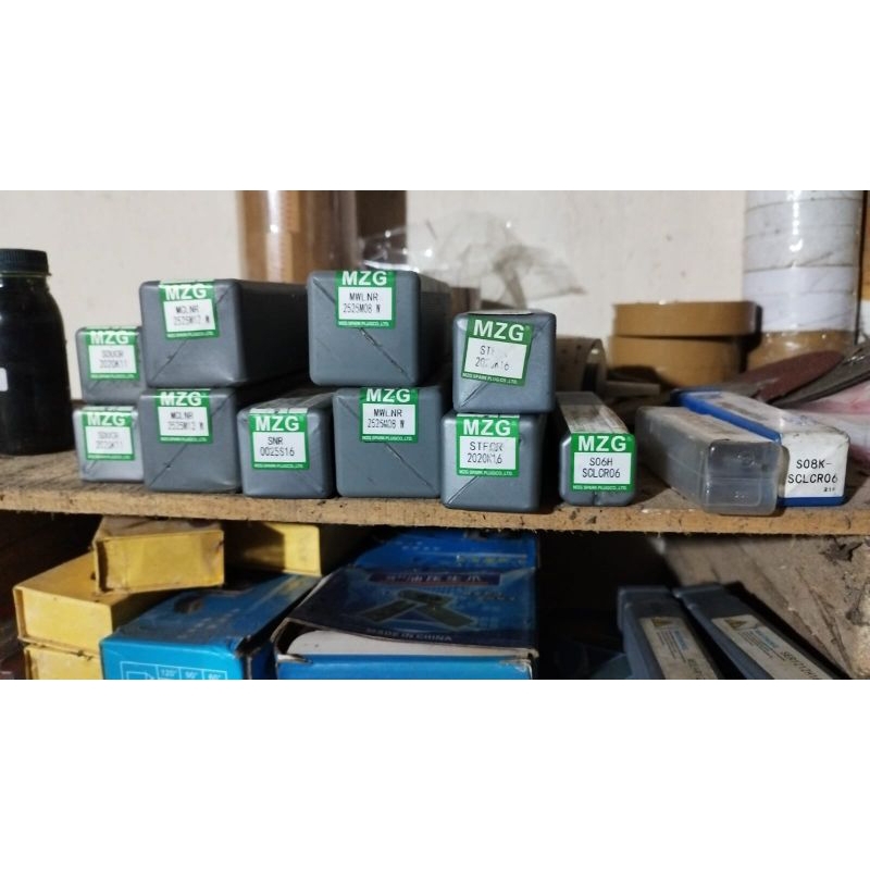 Holder bubut CNC MWLNR2525M08