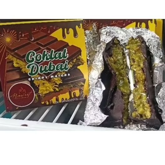 

arsweet -- coklat Dubai viral crispy matcha by ARSWEET ukuran 8,6x8,5x1,7 120gr