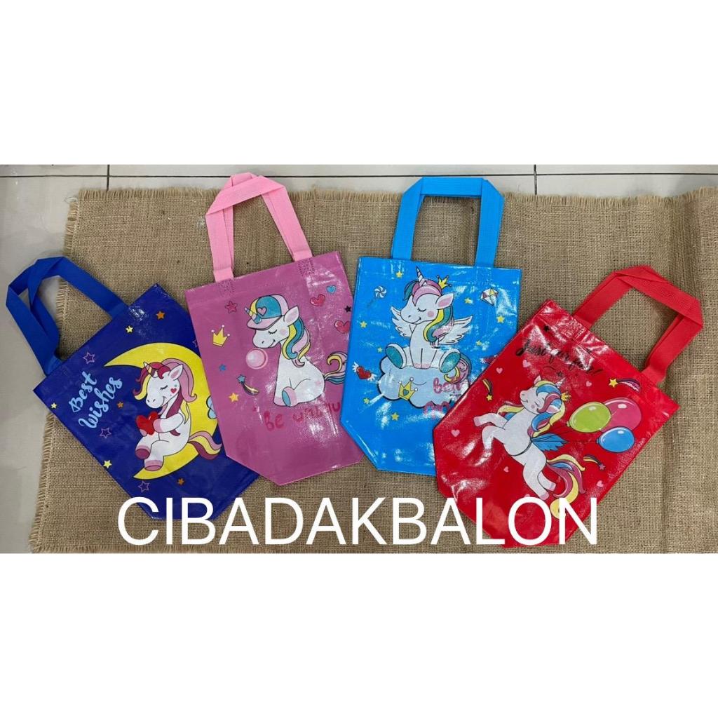 

Tas Jinjing Kanvas Kecil Unicorn / Tas Bingkisan Snack Ulang Tahun / Birthday Party Canvas Snack Bag / Tas Ulang Tahun / Goodie Bag Pegasus