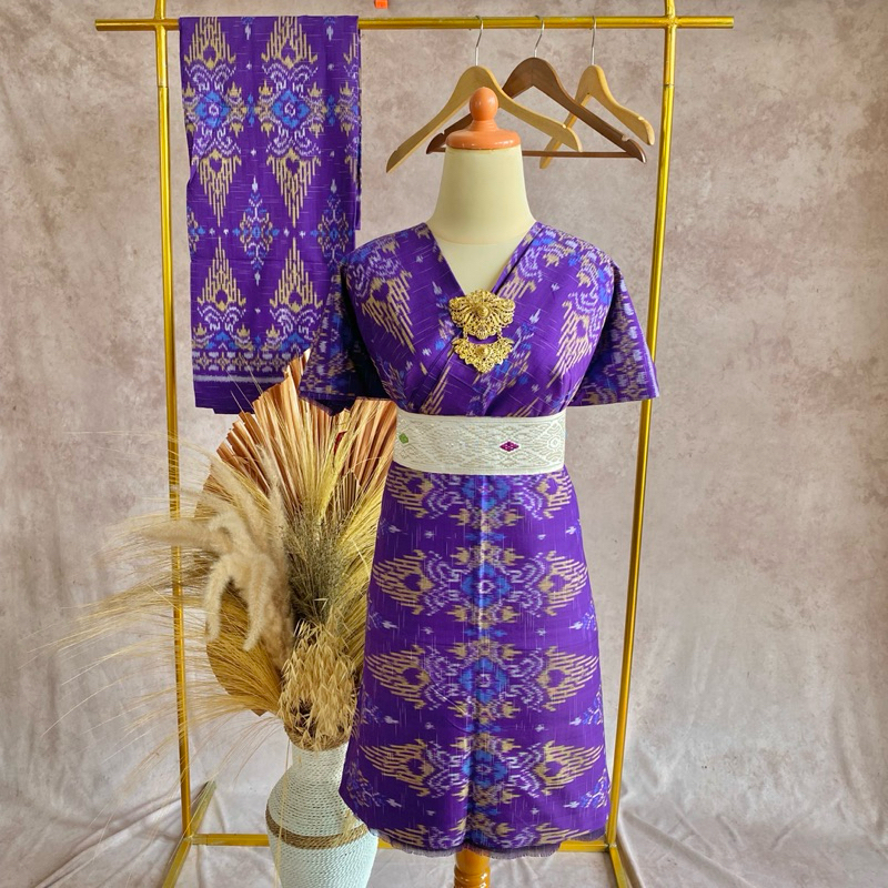 KAIN TENUN ENDEK KHAS BALI MOTIF DOUBLE IKAT DUPA WARNA DASAR UNGU GRINGSING