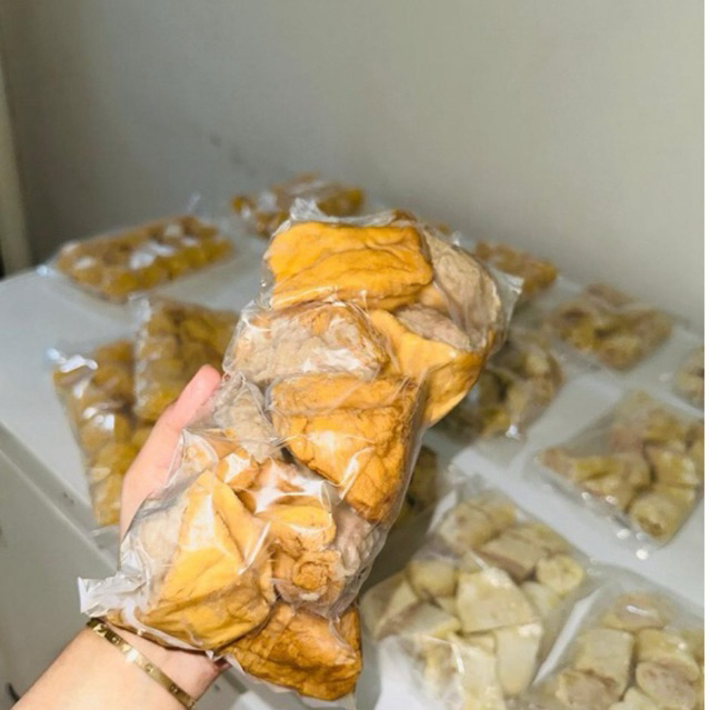 

TAHU BAKSO JUMBO 800-1kg BY CLARA FROZENFOOD