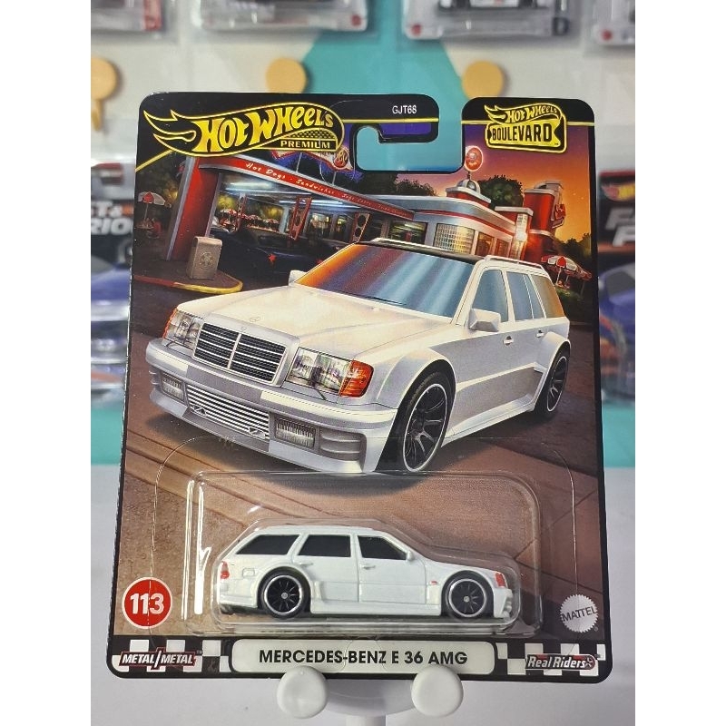 Hot Wheels Premium Boulevard Mercedes-Benz E 36 AMG.