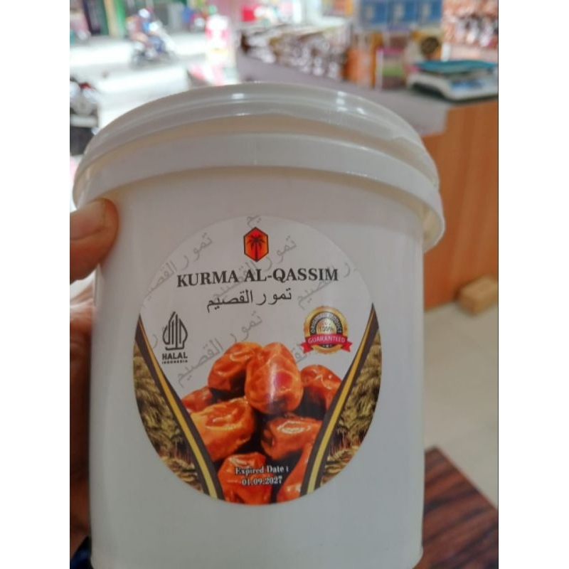 

Kurma Al-Qassim ember/kurma madu Al-Qassim kemasan ember
