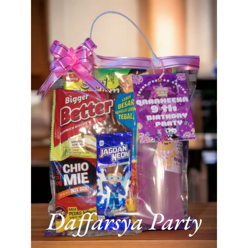 

Paket Bingkisan / Hampers / Souvenir Snack Ulang Tahun Botol Minum R2