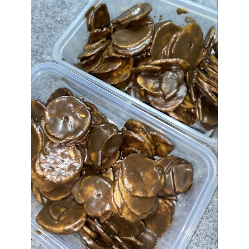 

KRIPIK PISANG COKLAT LUMER ISI 100 GR || KRIPIK PISANG COKLAT LUMER (BELI 1 TAMBAH 1)