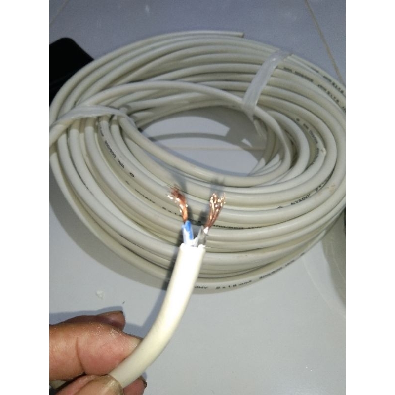kabel listrik bulat putih serabut tembaga