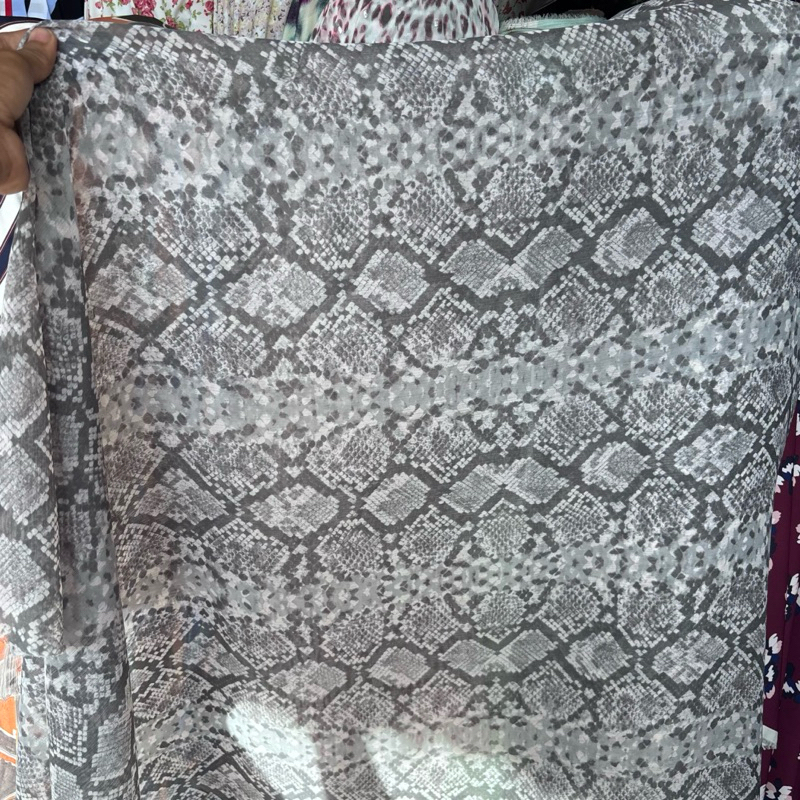 kain ceruti motif ular - kain ceruty motif ular- kain ceruty babydol - kain sifon motif ular  kain b