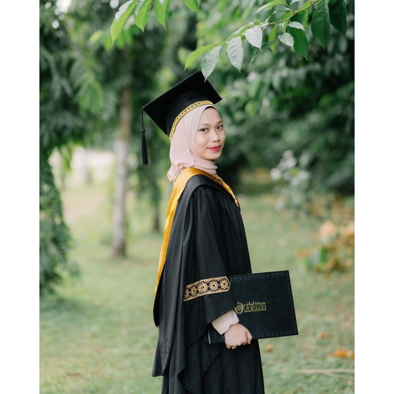 Edit_Foto_Wisuda_Sendiri_Keluarga_Pasangan