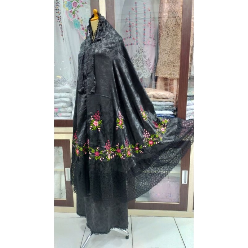 mukena. sutra bordir