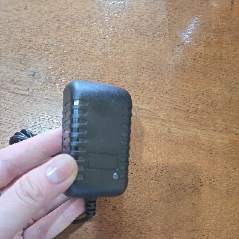 pengecas baterai 12v / 2A / pengecas baterai bor 12v ada indikator lampu