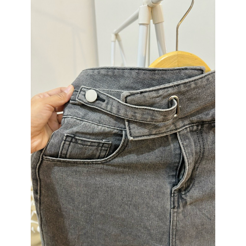 PRELOVED CELANA JEANS LUXE.DLABEL