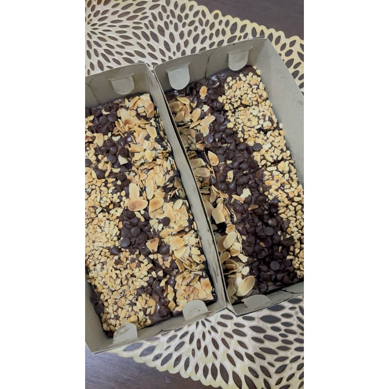 

FUDGY BROWNIES SIZE 20x10