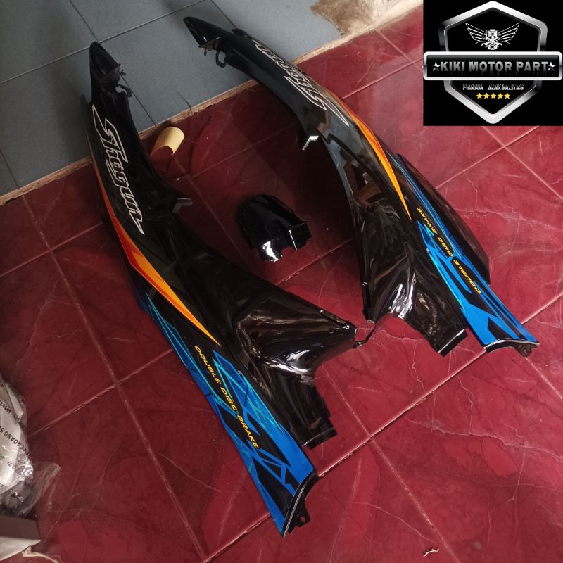 Body belakang Shogun 125 SP / 125 R hitam + striping