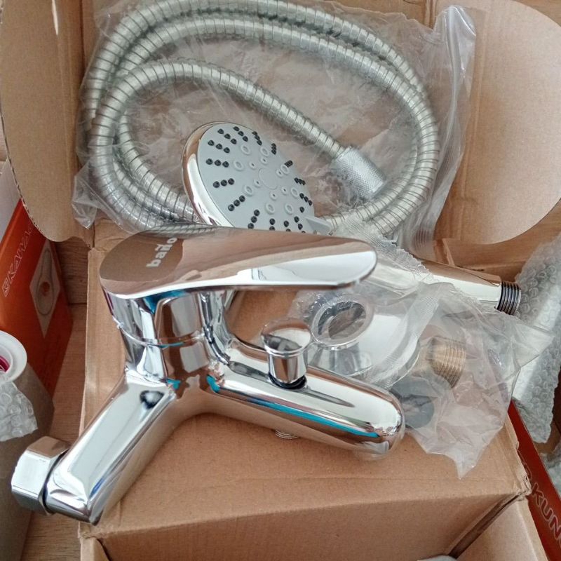 KRAN AIR PANAS ,DINGIN + SHOWER 1 SET MERK BANO