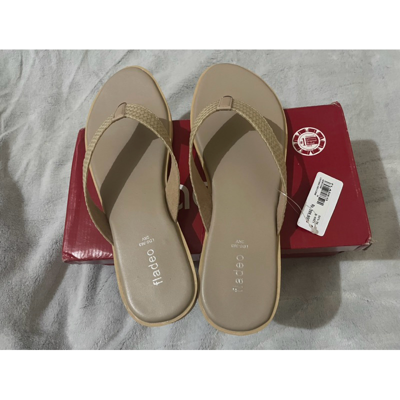 Fladeo Sandal Flat Wanita Cream