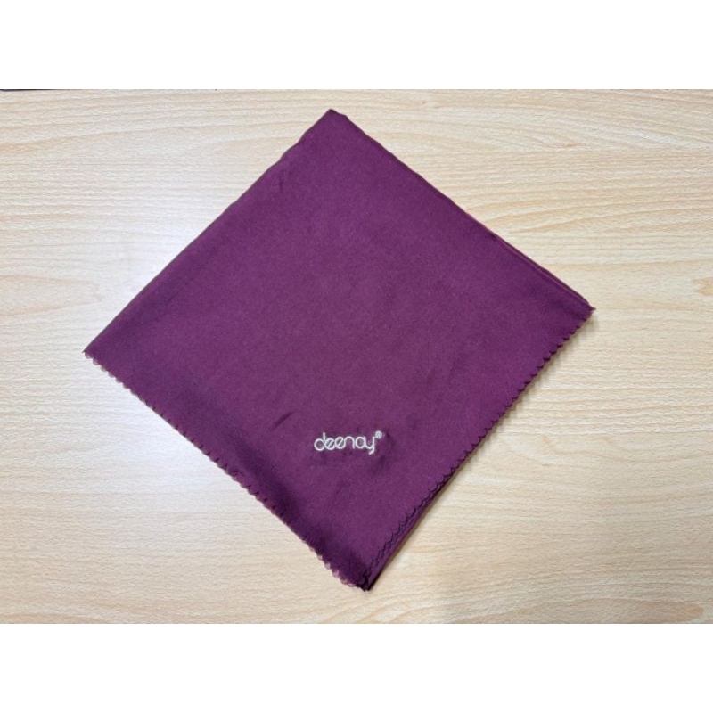 Deenay - Hijab Segiempat polos Burgundy bordir lasercut Voal Ultrafine