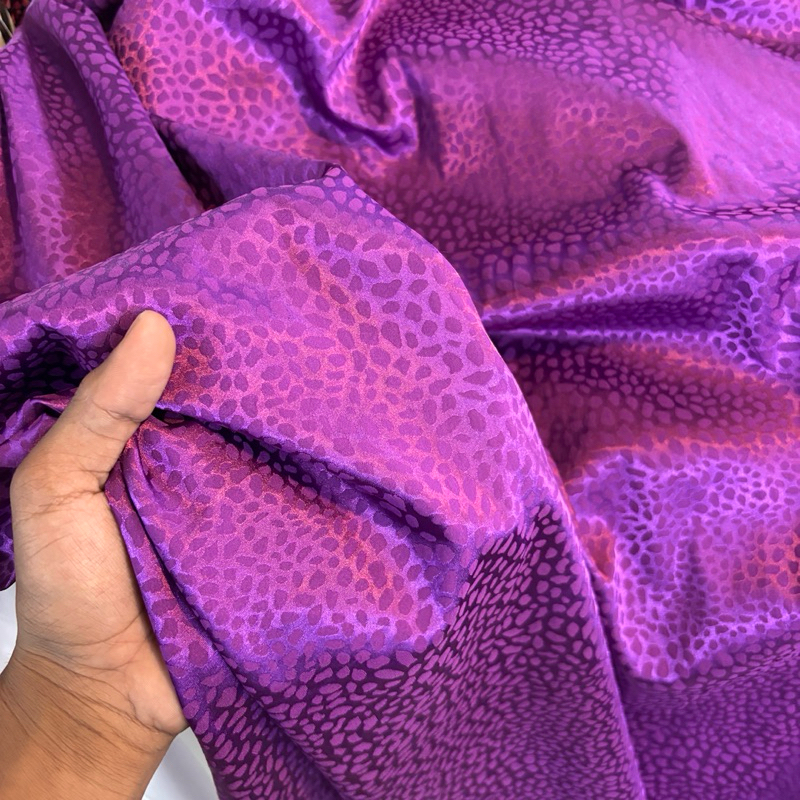Kain Jaguar Satin Silk Premium - kain jaguar silk motif macan - kain satin jaguar silk - kain motif 
