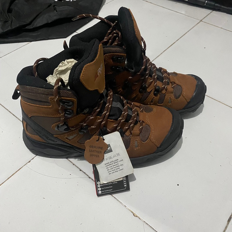 Sepatu Gunung Arei Valiant Uk 39 BARU