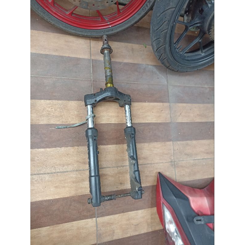 shock depan dan segitiga honda supra gtr